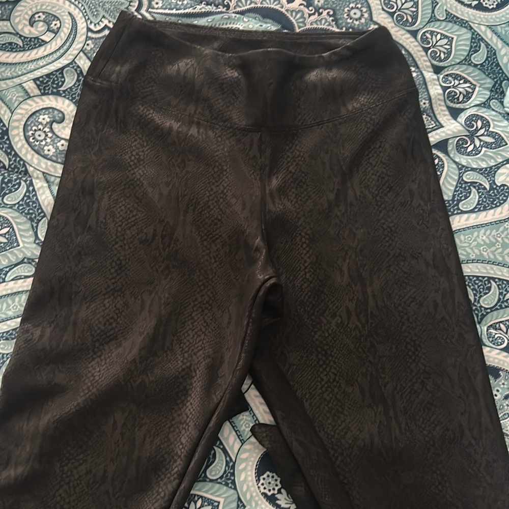 Snake print leggings size M